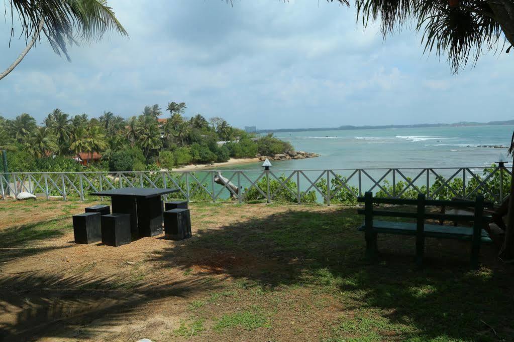 Dinsara Pearl Villa Weligama Bagian luar foto